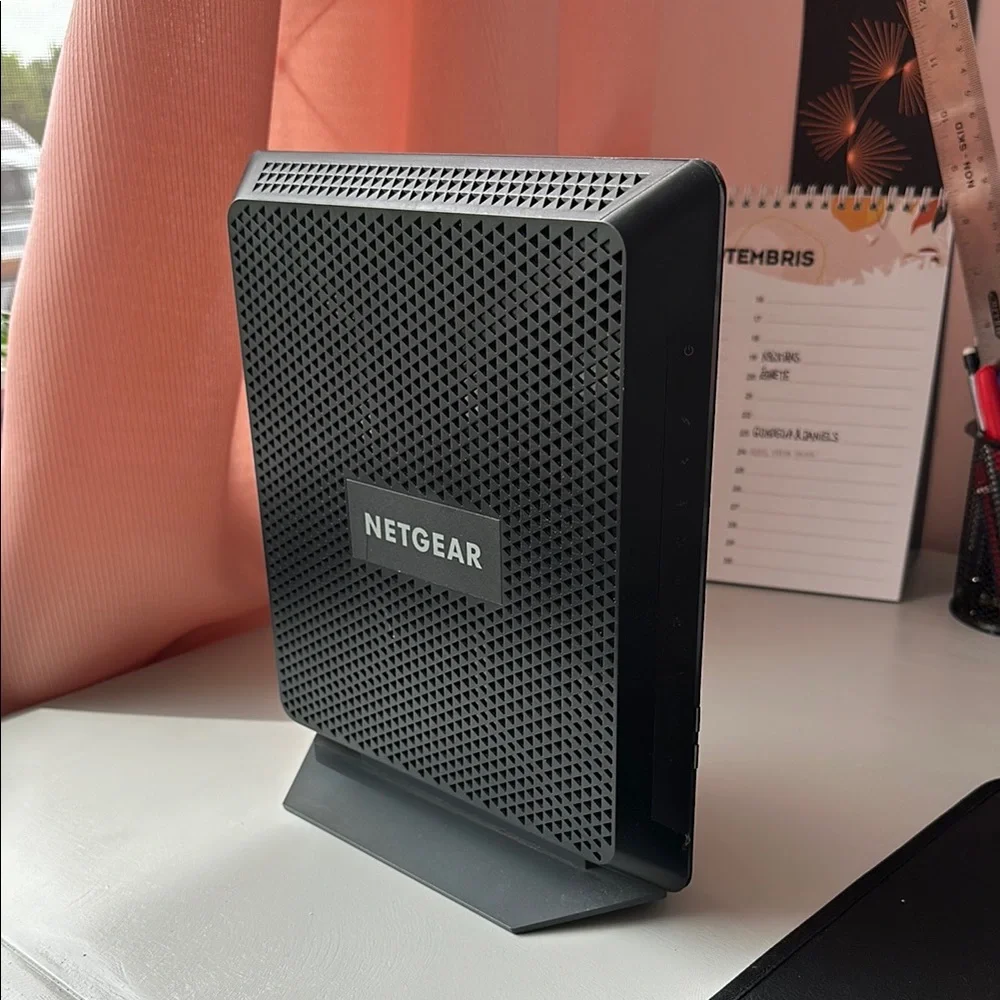 Netgear Black Wireless Networking Router - Picture 2 of 5